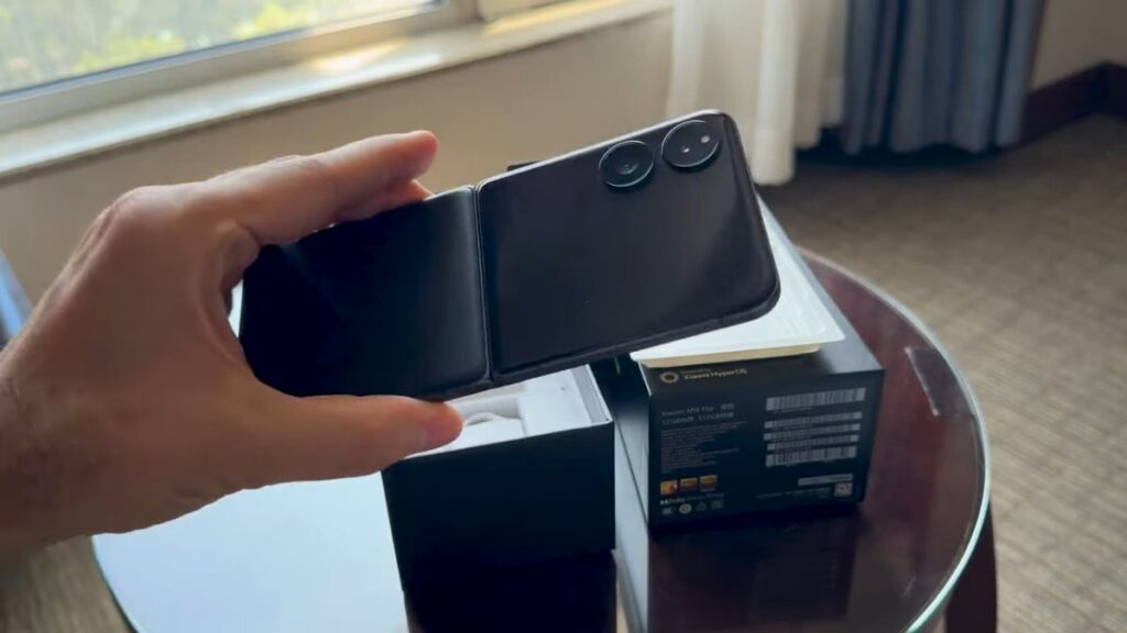 Xiaomi MIX Flip phone camera